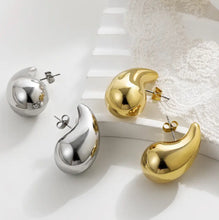 Load image into Gallery viewer, Tear drop Earrings
