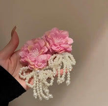 Load image into Gallery viewer, Flowers &amp; Pearls Earrings
