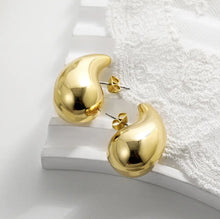 Load image into Gallery viewer, Tear drop Earrings
