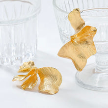 Load image into Gallery viewer, Statement Flower Earrings
