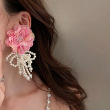 Load image into Gallery viewer, Flowers &amp; Pearls Earrings
