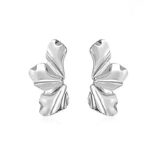 Load image into Gallery viewer, Chunky flower Earrings
