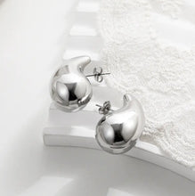 Load image into Gallery viewer, Tear drop Earrings
