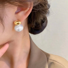 Load image into Gallery viewer, Bean Spliced Pearl Earrings
